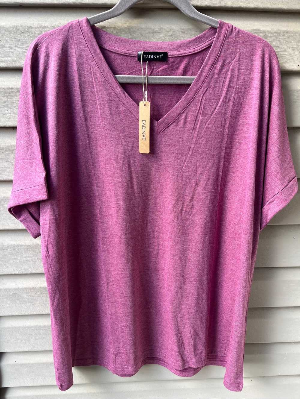 Women’s V-Neck Tee shirt in Heathered Magenta